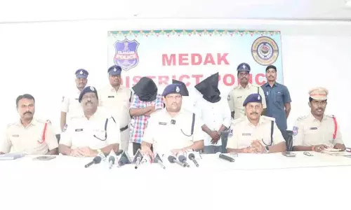 Alvin Colony में लिफ्ट देने के बाद तीन आरोपी गिरफ्तार: एसपी डीवी श्रीनिवास राव Alvin Colony में लिफ्ट देने के बाद तीन आरोपी गिरफ्तार: एसपी डीवी श्रीनिवास राव