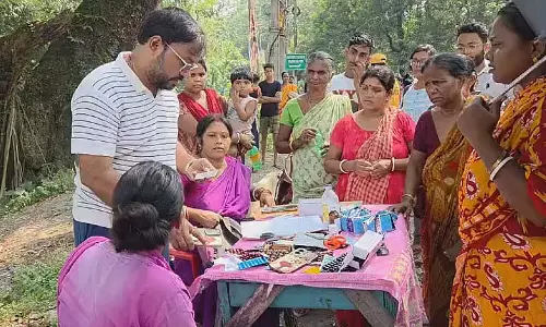Teesta ने सरकारी दस्तावेज निगले, राहत शिविरों में लोगों का गुस्सा फूटा Teesta ने सरकारी दस्तावेज निगले, राहत शिविरों में लोगों का गुस्सा फूटा