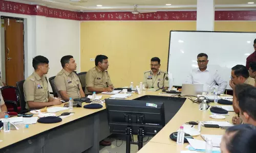 रायपुर पुलिस ने त्योहारी सीजन को लेकर बढ़ाई सुरक्षा, ट्रैफिक और अपराध नियंत्रण की तैयारी रायपुर पुलिस ने त्योहारी सीजन को लेकर बढ़ाई सुरक्षा, ट्रैफिक और अपराध नियंत्रण की तैयारी