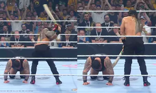 WWE क्राउन ज्वेल: रोमन रेंस ने ब्रॉनसन रीड को क्रिकेट बैट से रौंदा