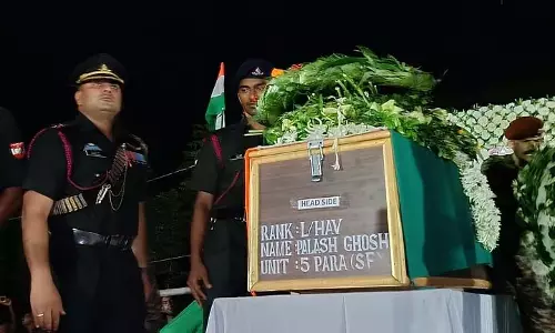Anantnag में शहीद हुए दो जवानों के पार्थिव शरीर गांव पहुंचे Anantnag में शहीद हुए दो जवानों के पार्थिव शरीर गांव पहुंचे