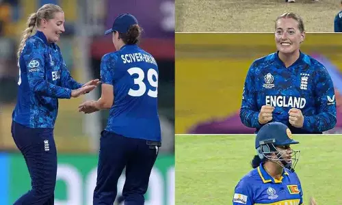 Atapattu क्लीन बोल्ड.. श्रीलंका ने अपने आधे विकेट खो दिए..!