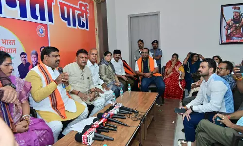 कैबिनेट मंत्री गजेंद्र यादव ने प्रेसवार्ता में आत्मनिर्भर भारत संकल्प अभियान कैबिनेट मंत्री गजेंद्र यादव ने प्रेसवार्ता में आत्मनिर्भर भारत संकल्प अभियान