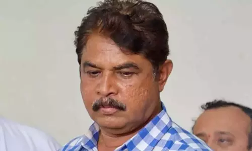 मिसुरु में 9 वर्षीय बालिका के साथ बलात्कार और हत्या, BJP ने कानून-व्यवस्था पर उठाए सवाल मिसुरु में 9 वर्षीय बालिका के साथ बलात्कार और हत्या, BJP ने कानून-व्यवस्था पर उठाए सवाल