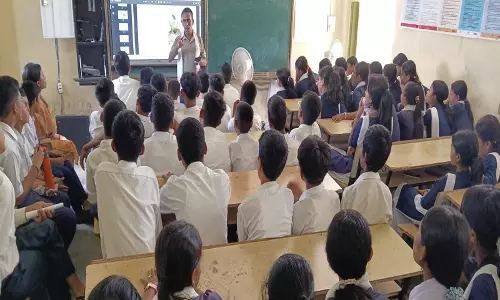 Sivasagar में होगुन मित्र अभियान से भविष्य के संरक्षकों को गिद्धों के बारे में जानकारी दी गई Sivasagar में होगुन मित्र अभियान से भविष्य के संरक्षकों को गिद्धों के बारे में जानकारी दी गई