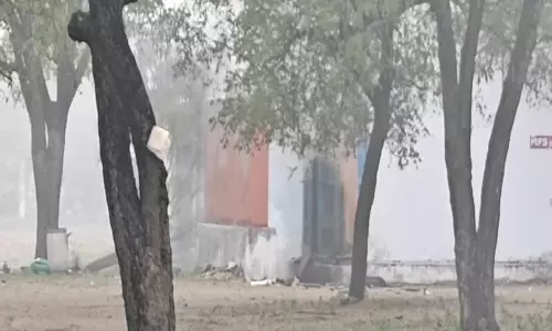 Sivakasi के पास पटाखा फैक्ट्री में विस्फोट से दो कमरे क्षतिग्रस्त Sivakasi के पास पटाखा फैक्ट्री में विस्फोट से दो कमरे क्षतिग्रस्त