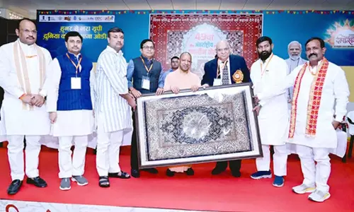 लखनऊ: योगी आदित्यनाथ ने कहा—कारपेट पर कोई नया GST नहीं, कारीगरों और व्यापारियों के लिए नए अवसर पैदा किए गए लखनऊ: योगी आदित्यनाथ ने कहा—कारपेट पर कोई नया GST नहीं, कारीगरों और व्यापारियों के लिए नए अवसर पैदा किए गए