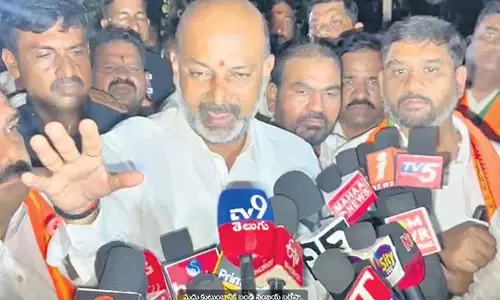 BJP नेता एटा मधुकर की आत्महत्या को कांग्रेस द्वारा हत्या बताया, संजय बांदी ने परिवार को दी सांत्वना BJP नेता एटा मधुकर की आत्महत्या को कांग्रेस द्वारा हत्या बताया, संजय बांदी ने परिवार को दी सांत्वना