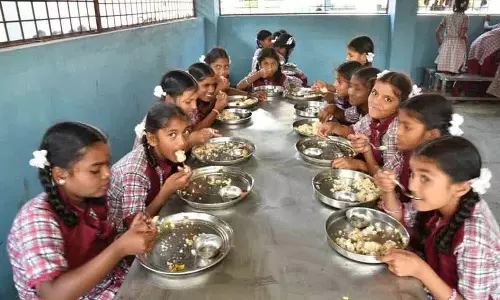 तेलंगाना में अगले शैक्षणिक वर्ष से फिर शुरू होगी CM की ब्रेकफास्ट योजना तेलंगाना में अगले शैक्षणिक वर्ष से फिर शुरू होगी CM की ब्रेकफास्ट योजना