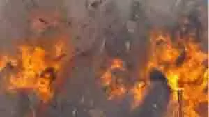 Kanpur: बम बनाते समय विस्फोट,अधेड़ व्यक्ति 80% तक झुलसा Kanpur: बम बनाते समय विस्फोट,अधेड़ व्यक्ति 80% तक झुलसा