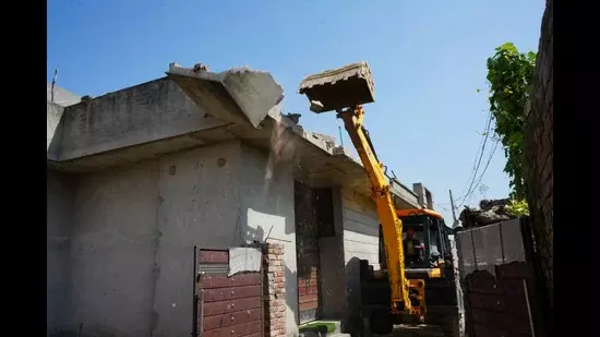 Kapurthala में ड्रग तस्करी के आरोपी दंपति का अवैध घर ध्वस्त Kapurthala में ड्रग तस्करी के आरोपी दंपति का अवैध घर ध्वस्त