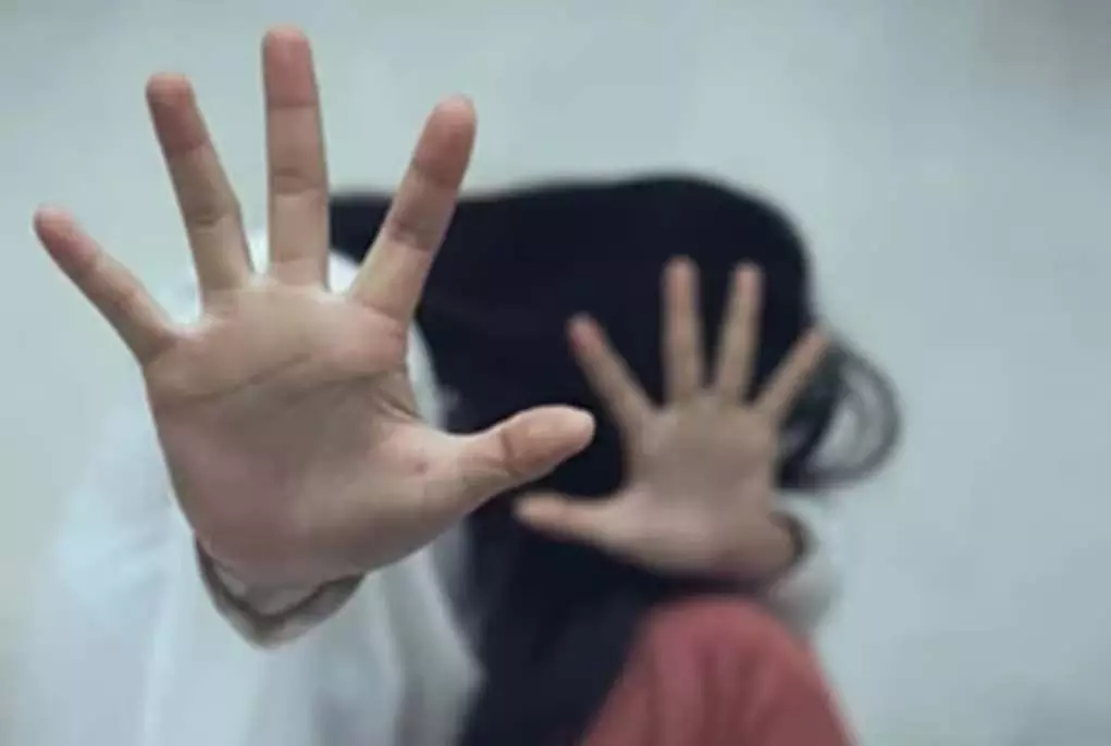 रिश्तेदार के घर जा रही लड़की के साथ गैंगरेप, 2 दरिंदे गिरफ्तार और तीन फरार रिश्तेदार के घर जा रही लड़की के साथ गैंगरेप, 2 दरिंदे गिरफ्तार और तीन फरार