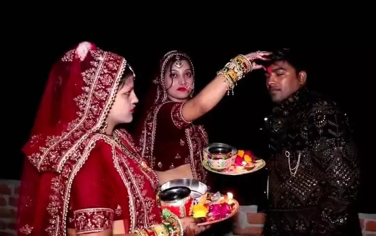 सब मुमकीन है! पति की लंबी उम्र के लिए दोनों पत्नियों ने एक साथ की करवाचौथ की पूजा, कहानी कर देगी हैरान सब मुमकीन है! पति की लंबी उम्र के लिए दोनों पत्नियों ने एक साथ की करवाचौथ की पूजा, कहानी कर देगी हैरान