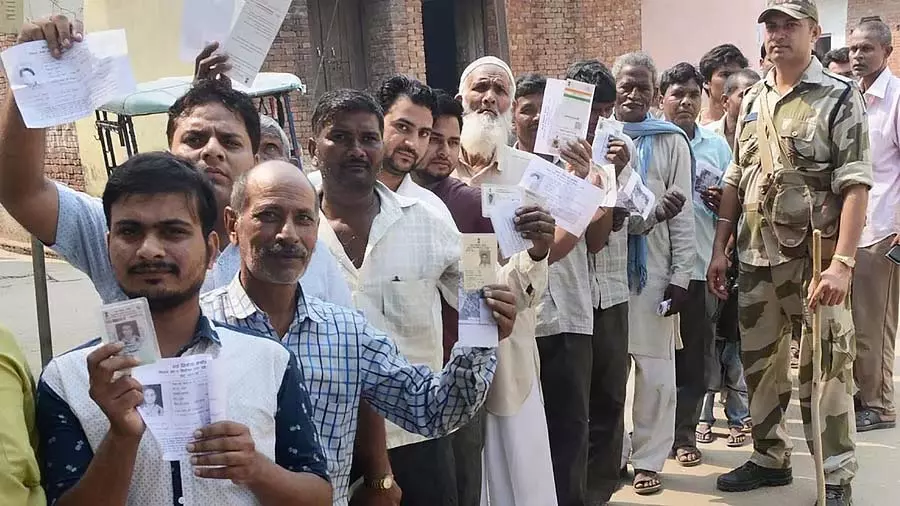 Bihar Assembly Elections: लंबी दूरी और असुरक्षित नौकरियों के कारण प्रवासी मतदान से दूर Bihar Assembly Elections: लंबी दूरी और असुरक्षित नौकरियों के कारण प्रवासी मतदान से दूर