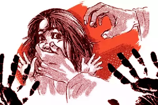 West Bengal में ओडिशा की छात्रा से गैंगरेप, आरोपी फरार West Bengal में ओडिशा की छात्रा से गैंगरेप, आरोपी फरार