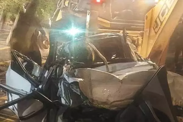 होसुर के पास बेंगलुरु-चेन्नई राजमार्ग पर कई वाहनों की टक्कर में चार लोगों की मौत होसुर के पास बेंगलुरु-चेन्नई राजमार्ग पर कई वाहनों की टक्कर में चार लोगों की मौत
