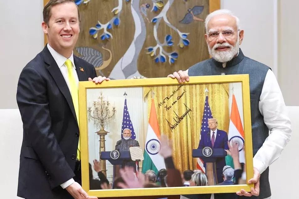 PM Modi और ट्रंप द्वारा स्थापित संबंधों को अमेरिकी राजदूत ने अहम बताया PM Modi और ट्रंप द्वारा स्थापित संबंधों को अमेरिकी राजदूत ने अहम बताया