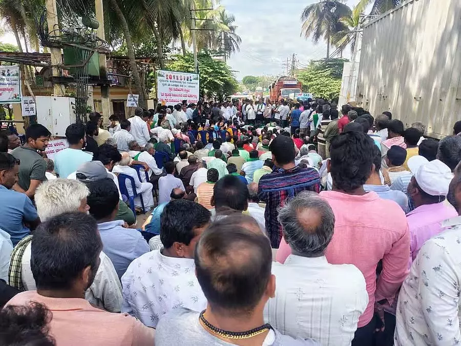 भूमि अधिग्रहण का विरोध: JMC टीम ने विरोध प्रदर्शन रोका भूमि अधिग्रहण का विरोध: JMC टीम ने विरोध प्रदर्शन रोका