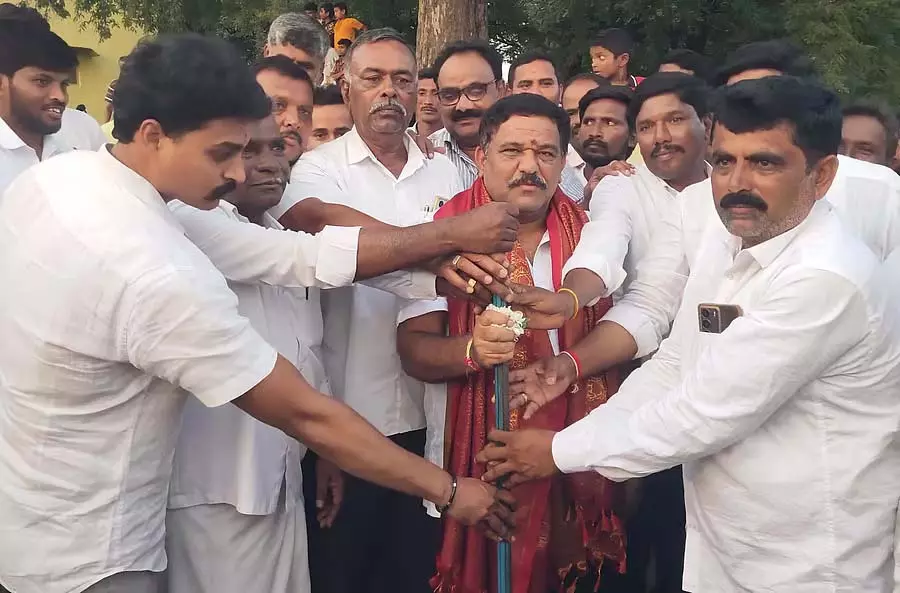 Karnataka : गुणवत्तापूर्ण कार्य के लिए विधायक का निर्देश Karnataka : गुणवत्तापूर्ण कार्य के लिए विधायक का निर्देश