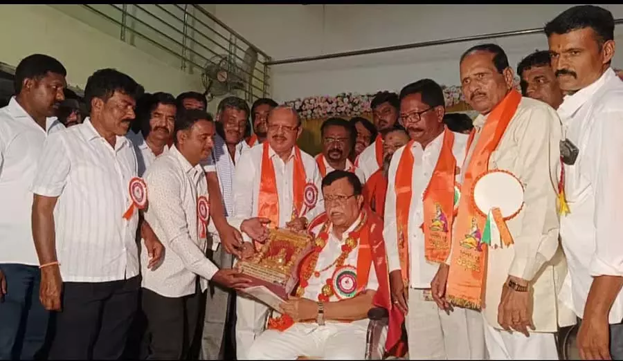 Karnataka : वाल्मीकि राम के समान ही पूजनीय है Karnataka : वाल्मीकि राम के समान ही पूजनीय है