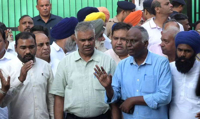 Haryana के आईजीपी आत्महत्या मामले में एससी/एसटी एक्ट की कड़ी धारा लगाई गई Haryana के आईजीपी आत्महत्या मामले में एससी/एसटी एक्ट की कड़ी धारा लगाई गई
