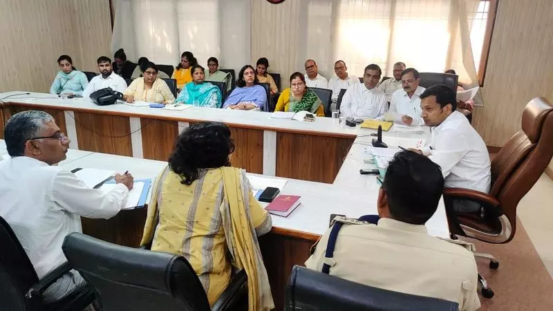 Rohtak में डीसी ने अधिकारियों को हर निवासी की स्वास्थ्य जांच सुनिश्चित करने का निर्देश दिया Rohtak में डीसी ने अधिकारियों को हर निवासी की स्वास्थ्य जांच सुनिश्चित करने का निर्देश दिया