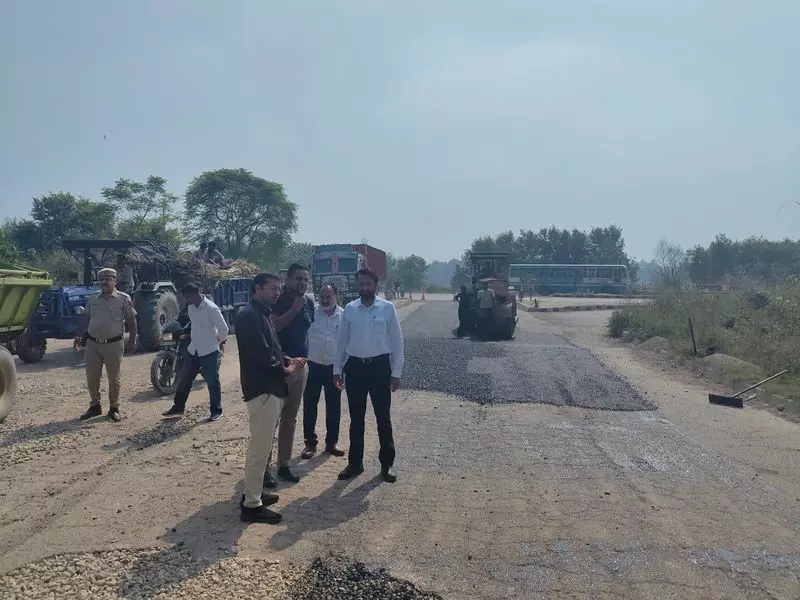 DC ने अधिकारियों को यमुनानगर की सभी सड़कों को गड्ढा मुक्त करने के निर्देश दिए DC ने अधिकारियों को यमुनानगर की सभी सड़कों को गड्ढा मुक्त करने के निर्देश दिए