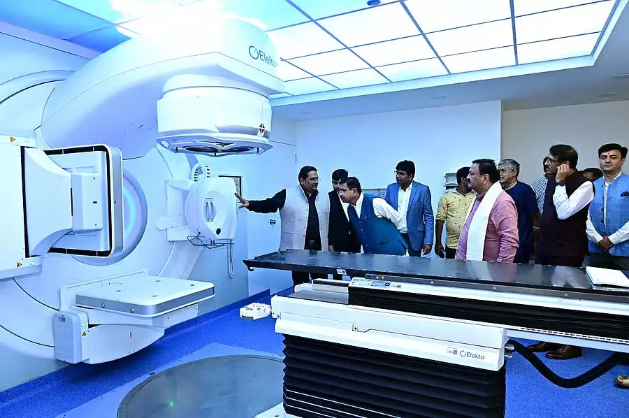 एचसीजी कैंसर सेंटर अत्याधुनिक उपचार: Minister Joshi एचसीजी कैंसर सेंटर अत्याधुनिक उपचार: Minister Joshi