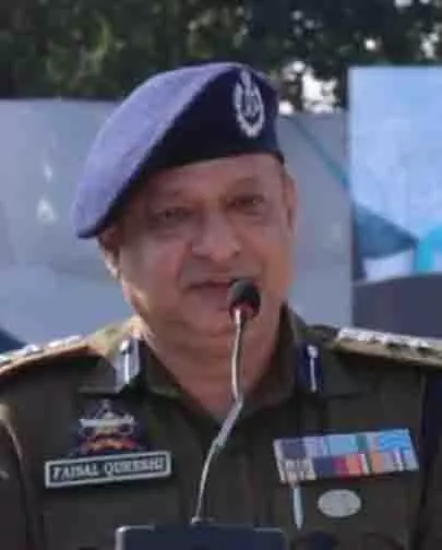 कुरैशी ने अधिकारियों के साथ EOW सीबी के कामकाज की समीक्षा की कुरैशी ने अधिकारियों के साथ EOW सीबी के कामकाज की समीक्षा की