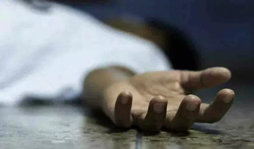 Medak: एडुपयाला मंदिर के पास सामूहिक बलात्कार के बाद घायल आदिवासी महिला की मौत Medak: एडुपयाला मंदिर के पास सामूहिक बलात्कार के बाद घायल आदिवासी महिला की मौत