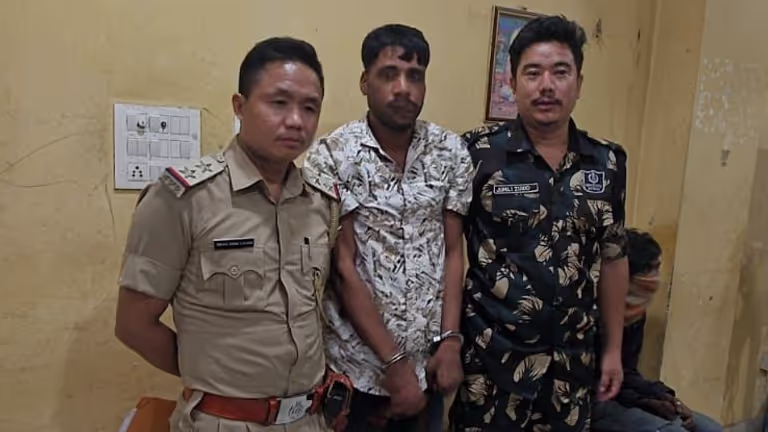 ईटानगर पुलिस ने महीनों की जांच के बाद ऑनलाइन धोखाधड़ी के मामले में साइबर जालसाज को गिरफ्तार किया ईटानगर पुलिस ने महीनों की जांच के बाद ऑनलाइन धोखाधड़ी के मामले में साइबर जालसाज को गिरफ्तार किया