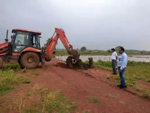 माना, डोमा और दतरेंगा में अवैध प्लॉटिंग पर चला बुलडोजर माना, डोमा और दतरेंगा में अवैध प्लॉटिंग पर चला बुलडोजर
