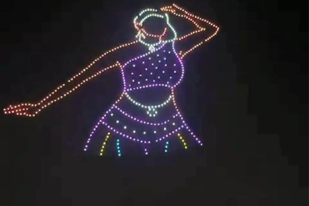 पुरस्कार समारोह में ड्रोन फेल, चीन की हालिया दुर्घटना की याद ताज़ा पुरस्कार समारोह में ड्रोन फेल, चीन की हालिया दुर्घटना की याद ताज़ा