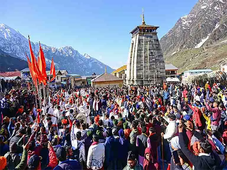 बाढ़ पर आस्था: Himalayan प्रकोप के बीच चार धाम यात्रा ने तोड़े रिकॉर्ड बाढ़ पर आस्था: Himalayan प्रकोप के बीच चार धाम यात्रा ने तोड़े रिकॉर्ड