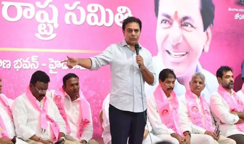 KTR ने जुबली हिल्स निवासियों से कहा: कार या बुलडोजर, आपकी पसंद! KTR ने जुबली हिल्स निवासियों से कहा: कार या बुलडोजर, आपकी पसंद!