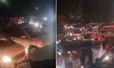 Greater Noida: सेक्टर अल्फा 2 और लेबर चौक के पास भारी ट्रैफिक जाम Greater Noida: सेक्टर अल्फा 2 और लेबर चौक के पास भारी ट्रैफिक जाम
