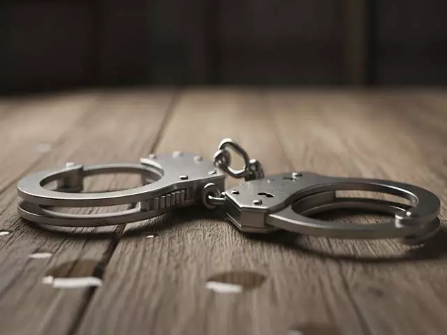 नाबालिग से बलात्कार, यूट्यूबर पिता-पुत्र गिरफ्तार नाबालिग से बलात्कार, यूट्यूबर पिता-पुत्र गिरफ्तार