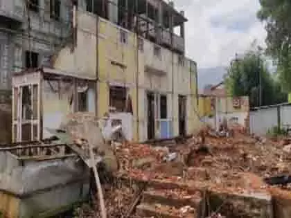 Manipur के छात्र संगठनों ने रेडलैंड्स बिल्डिंग गिराने की कड़ी निंदा की Manipur के छात्र संगठनों ने रेडलैंड्स बिल्डिंग गिराने की कड़ी निंदा की
