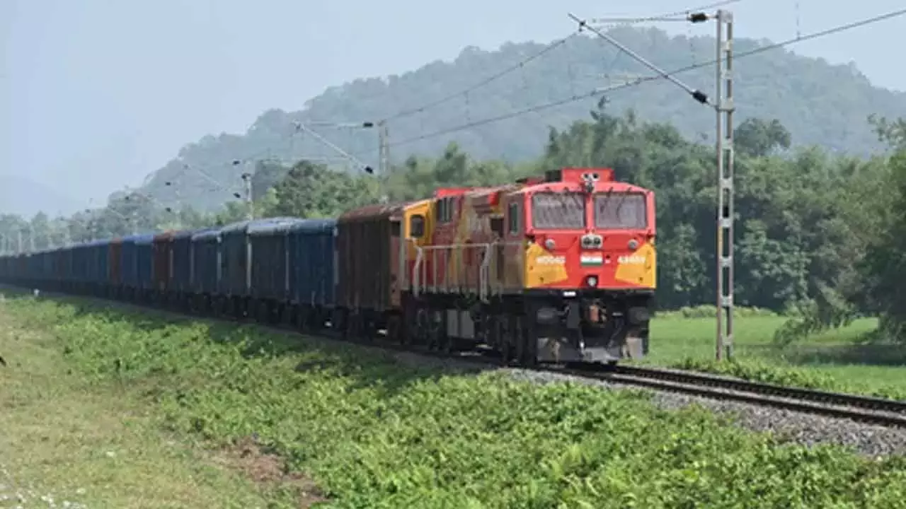 NFR की ट्रेनों ने फ्रीट में रिकॉर्ड बढ़ोतरी, नागालैंड के मोलवॉम स्टेशन से हुई शुरूआत NFR की ट्रेनों ने फ्रीट में रिकॉर्ड बढ़ोतरी, नागालैंड के मोलवॉम स्टेशन से हुई शुरूआत