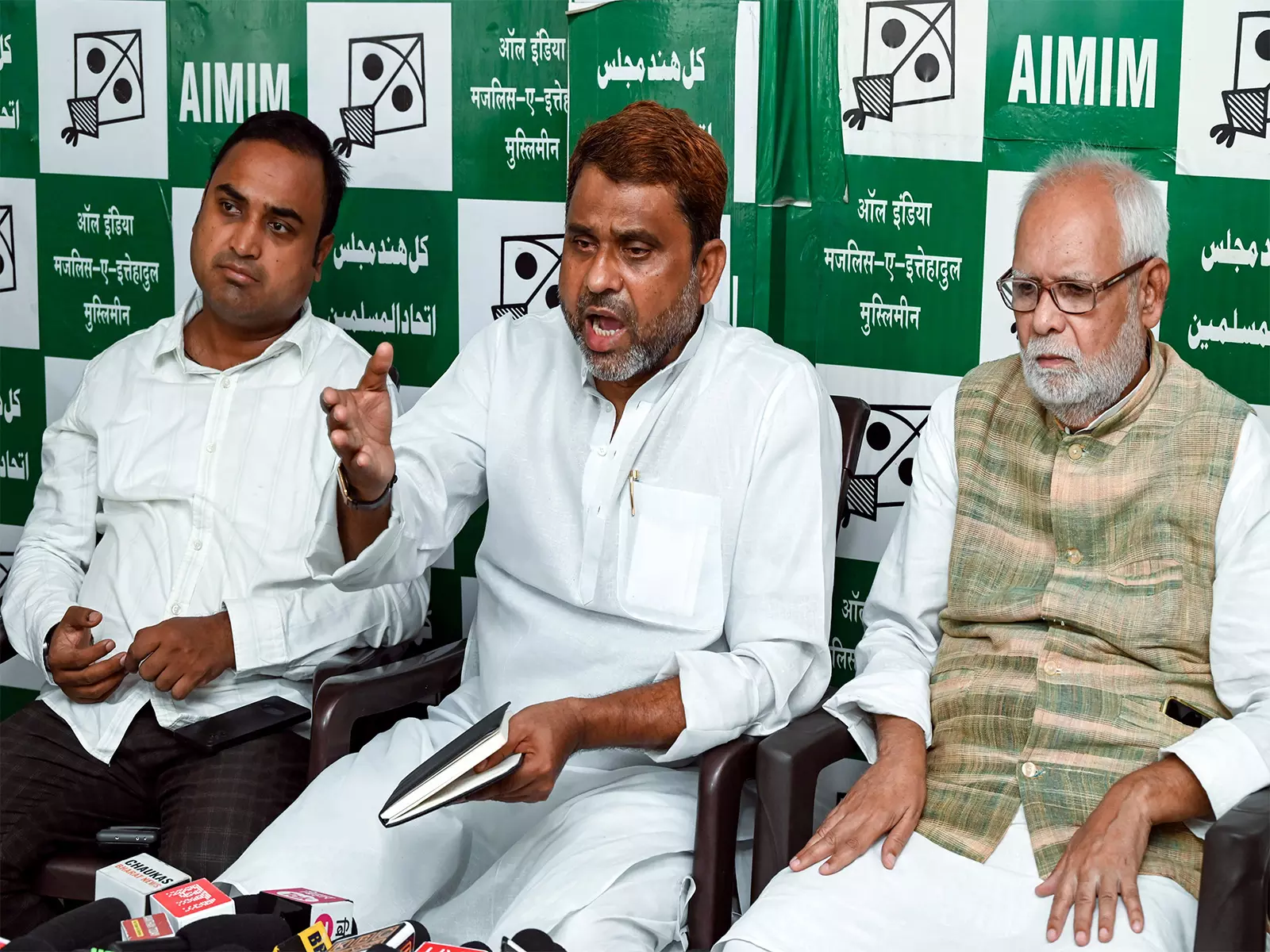 बिहार चुनाव: AIMIM ने उम्मीदवारों की पहली सूची जारी की बिहार चुनाव: AIMIM ने उम्मीदवारों की पहली सूची जारी की