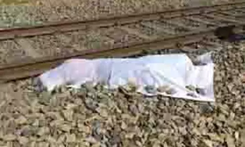 Bihar: रेलवे ट्रैक पर काम कर रहे मजदूर की ट्रेन की चपेट में आने से मौत Bihar: रेलवे ट्रैक पर काम कर रहे मजदूर की ट्रेन की चपेट में आने से मौत