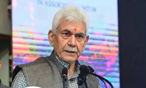लेखकों को भ्रामक ऐतिहासिक विवरणों को सही करना चाहिए:  LG Sinha