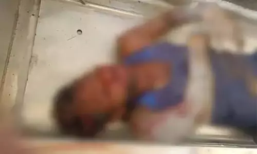 रेत और डस्ट लोड हाईवा में भिड़ंत, ड्राइवर की मौत