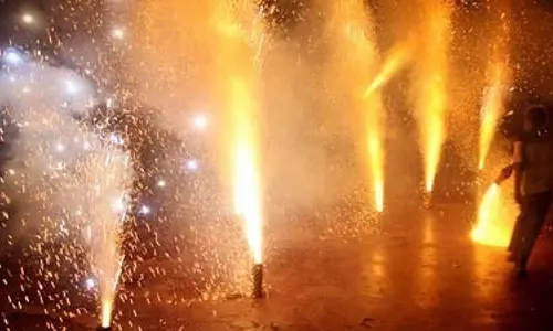 Diwali : सुप्रीम कोर्ट ने दिल्ली में पटाखे फोड़ने के लिए 5 दिन की अनुमति दी