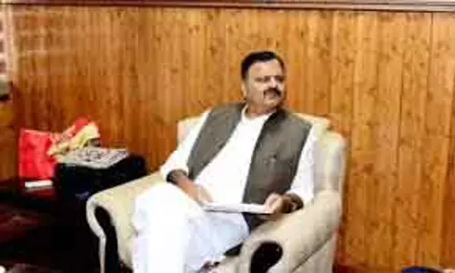 मंत्री डार ने रोहामा Baramulla में औषधीय बागान का निरीक्षण किया