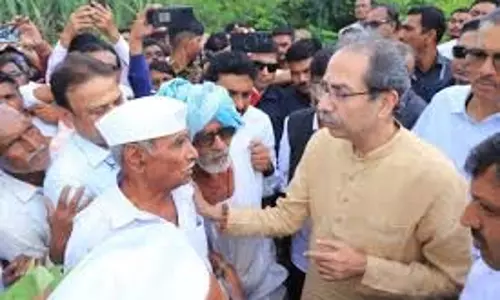 Thackeray ने बाढ़ प्रभावित किसानों को सहायता देने पर सरकार की आलोचना की Thackeray ने बाढ़ प्रभावित किसानों को सहायता देने पर सरकार की आलोचना की
