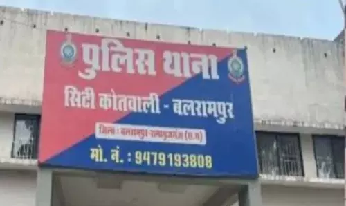ढाबे और दुकान में छापे, कई बोतल बियर और नशीली इंजेक्शन जब्त