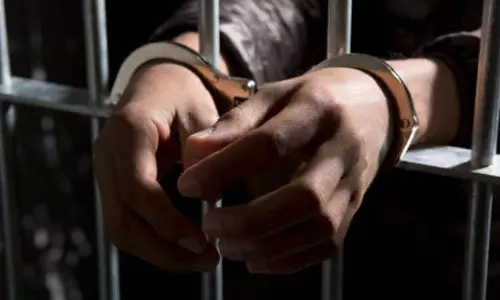 Bhopal : चोरों के गिरोह का पर्दाफाश, 3.5 लाख के सामान के साथ 3 गिरफ्तार Bhopal : चोरों के गिरोह का पर्दाफाश, 3.5 लाख के सामान के साथ 3 गिरफ्तार