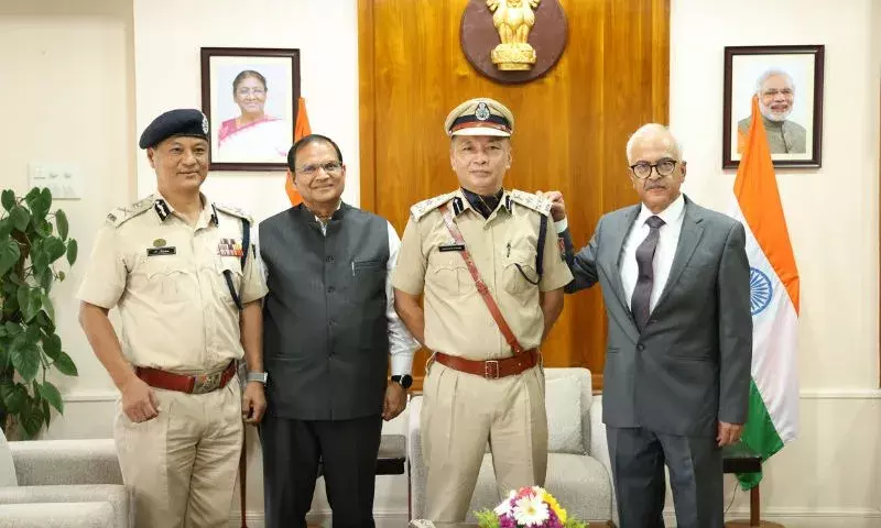 Manipur: दो पुलिसकर्मियों की पदोन्नति से पुलिस बल मजबूत हुआ Manipur: दो पुलिसकर्मियों की पदोन्नति से पुलिस बल मजबूत हुआ
