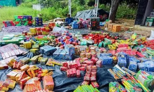 Police, सीएम उड़नदस्ता अवैध पटाखा बिक्री पर कार्रवाई के लिए तैयार Police, सीएम उड़नदस्ता अवैध पटाखा बिक्री पर कार्रवाई के लिए तैयार